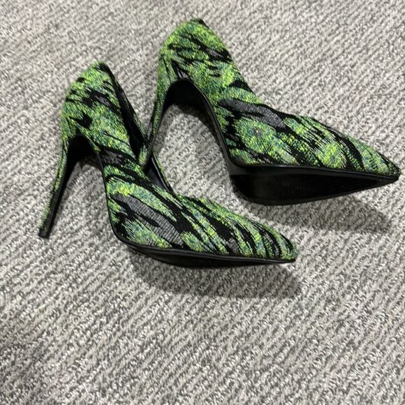 Athena heels  - Picture 2 of 2